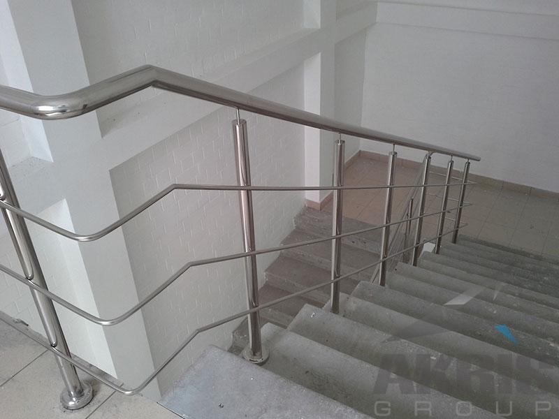 Стальные перила для лестницы офиса